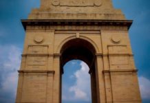 Essay on India Gate in Hindi
